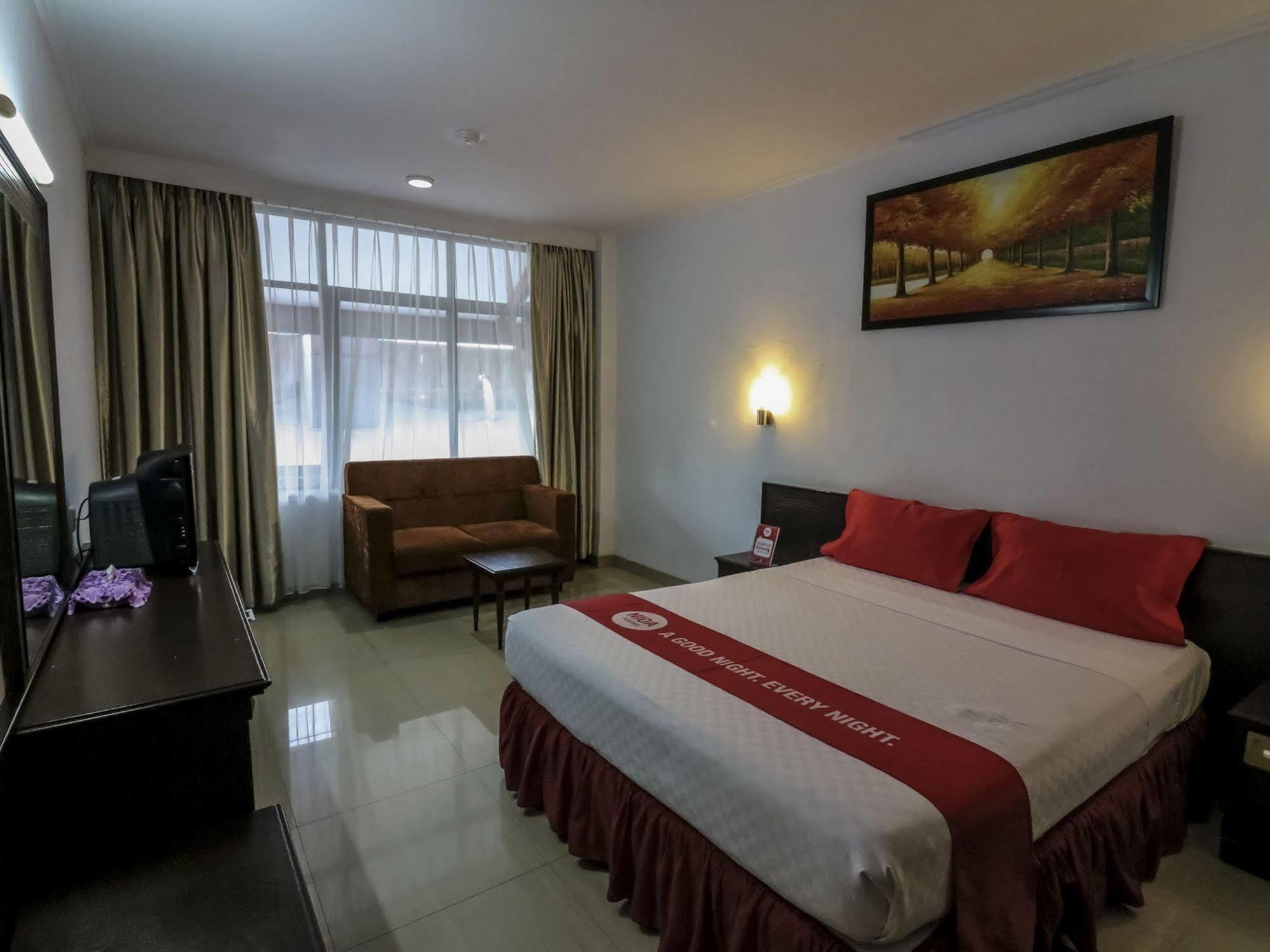 Hotel Prima Makassar Bagian luar foto